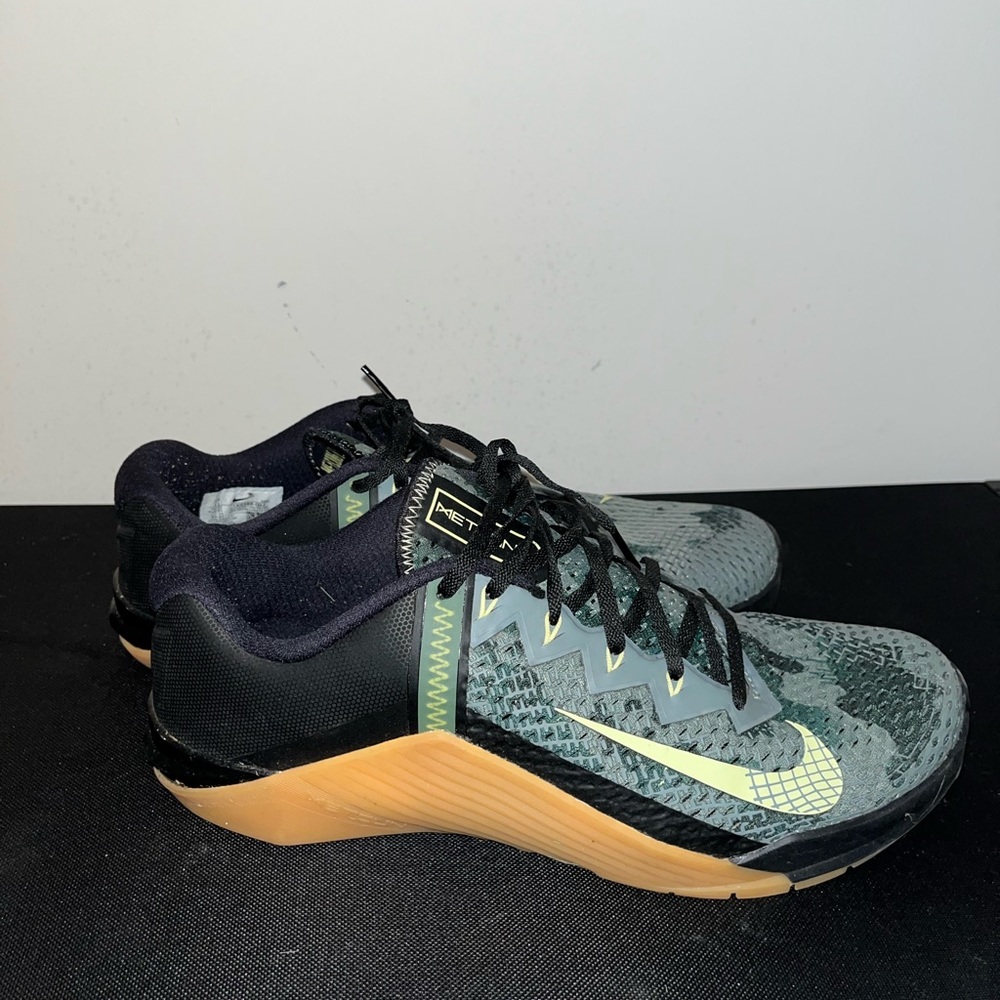 Nike metcom 6 black gum size 11